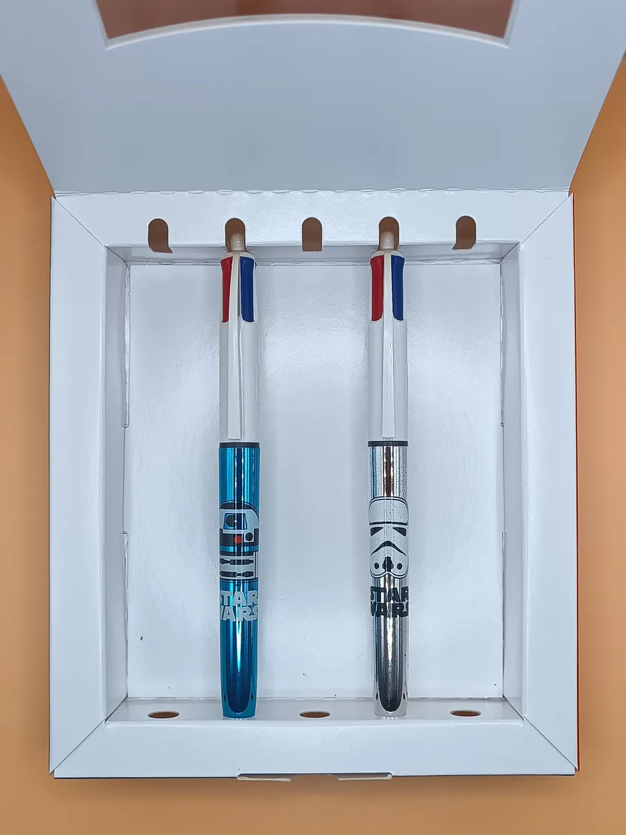 Star Wars - R2-D2 + Stormtrooper