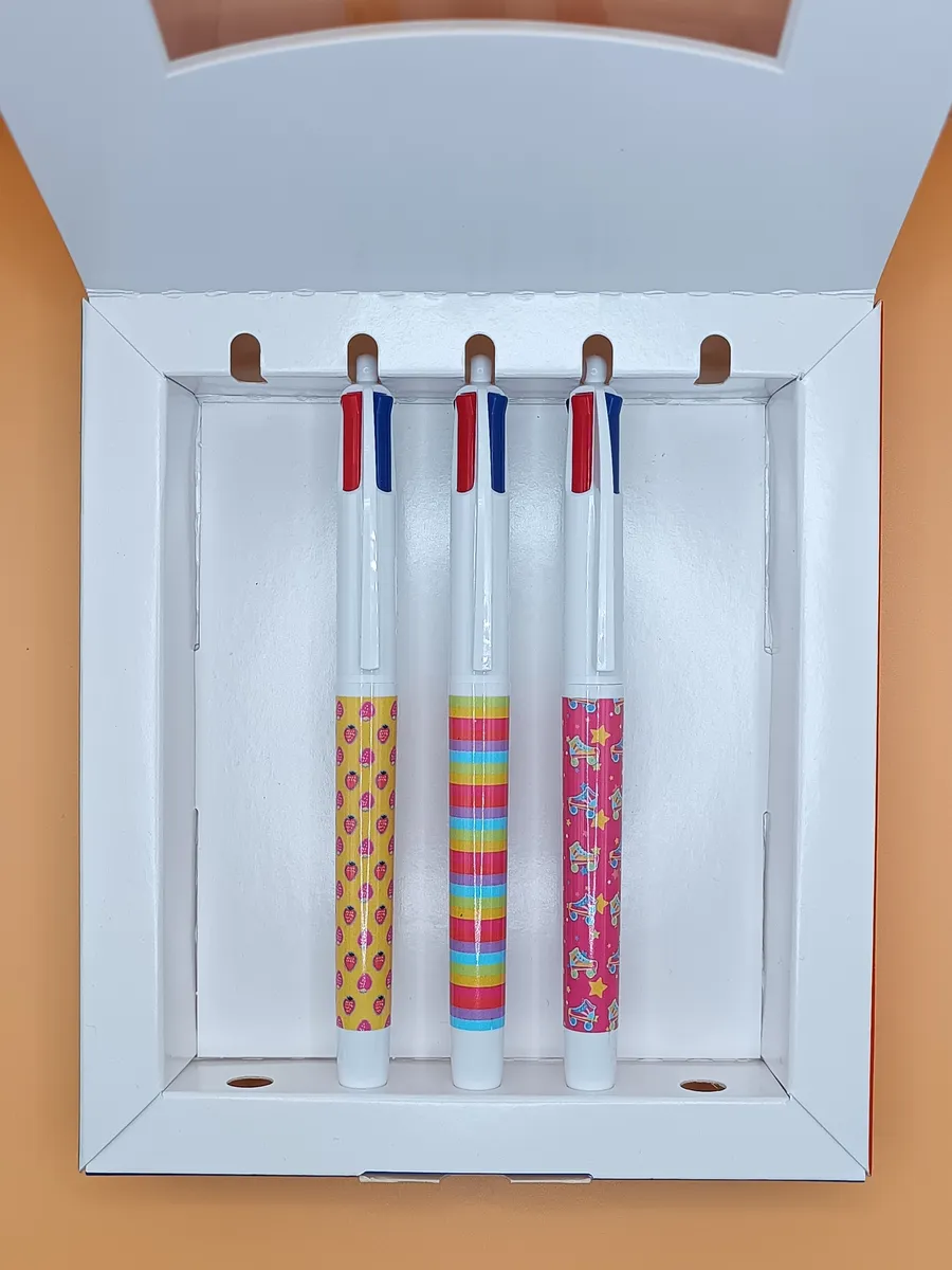 Pub. - Auchan - "Fraises / Rayures / Rollers"